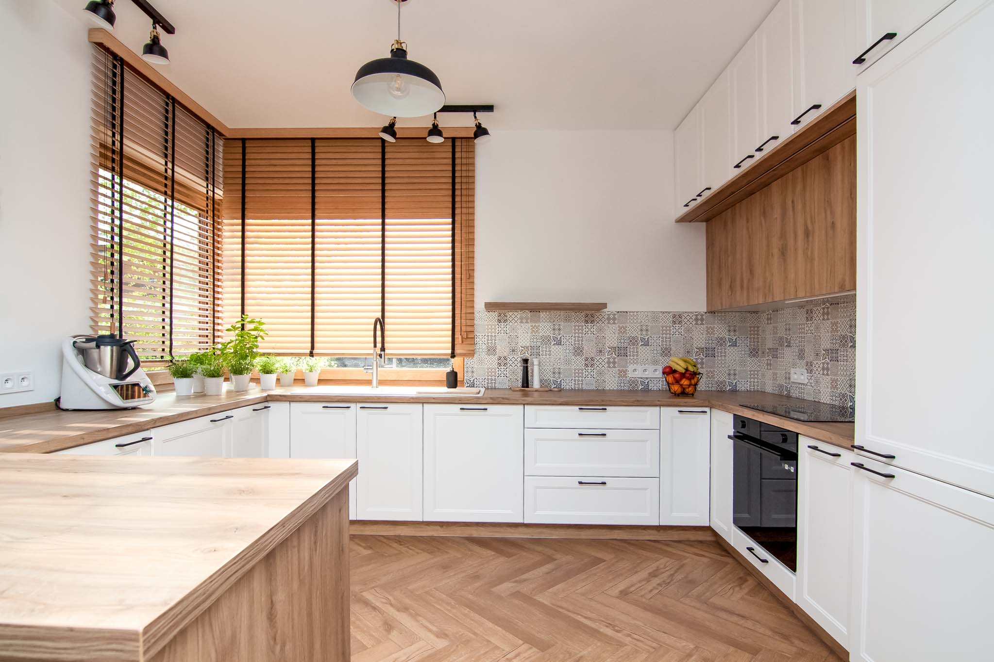 biała kuchnia dwurzędowa