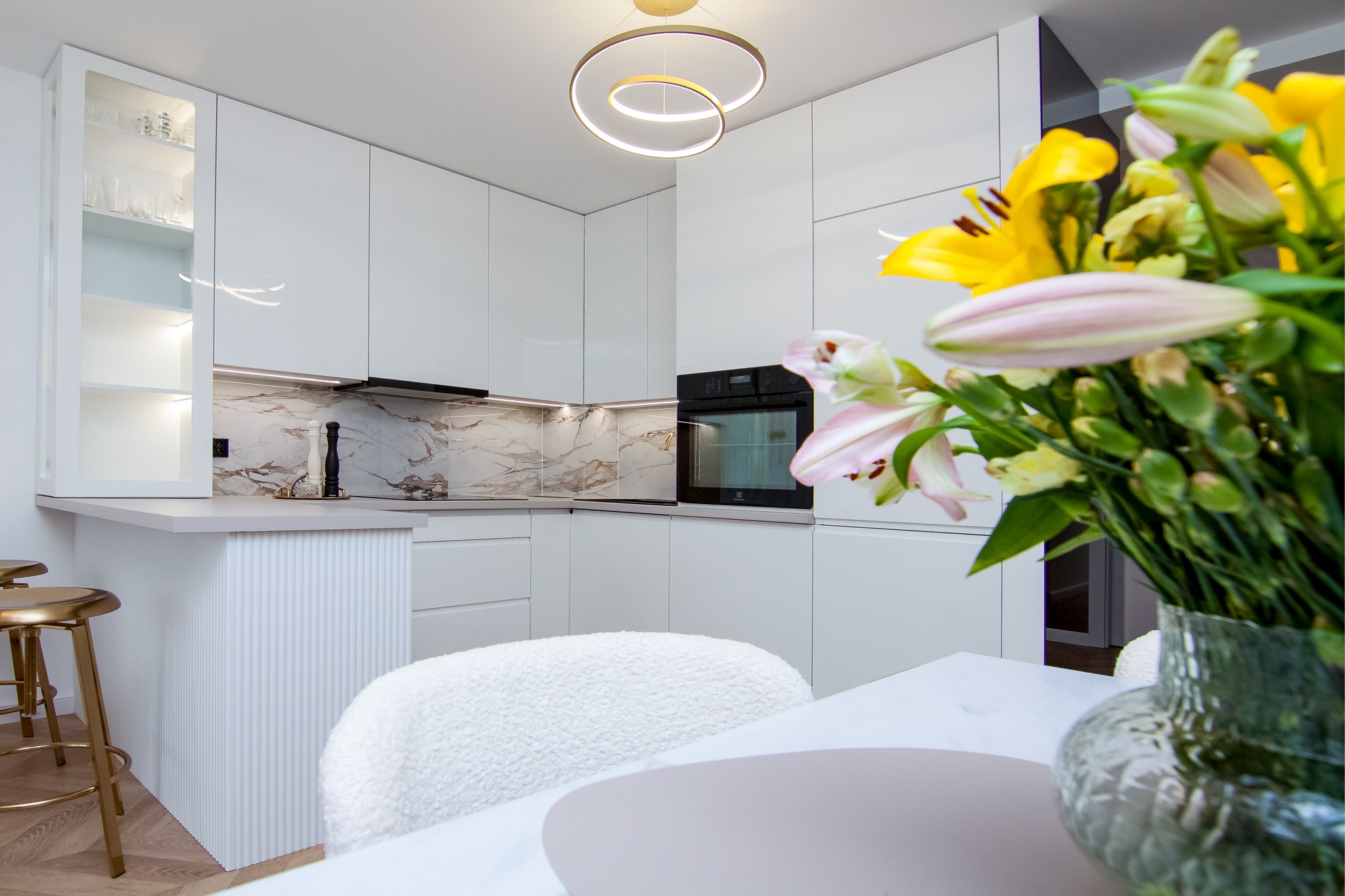 Kuchnia z witryną LED